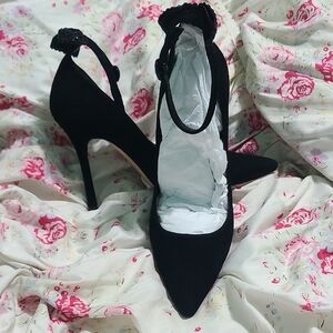 Alice +Olivia Classic Black Stiletto Heels with Suede Finish